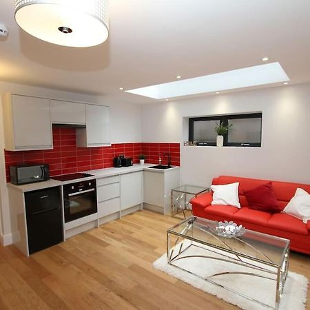 Lovely One Bed Apartment-Near All Transport-Village-Freeparking London Kültér fotó