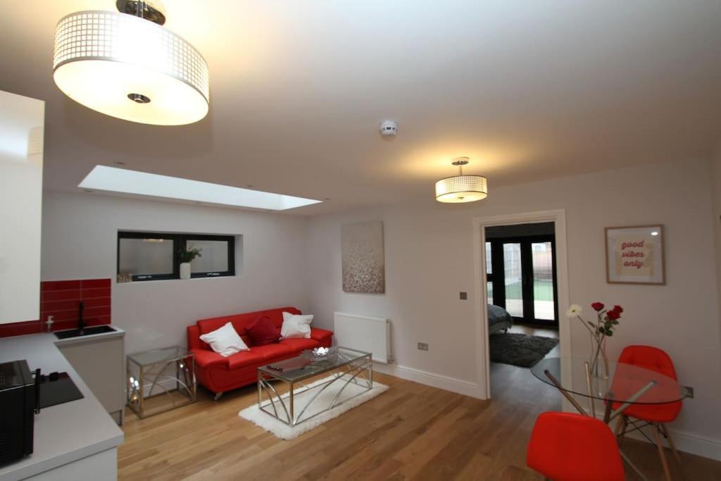 Lovely One Bed Apartment-Near All Transport-Village-Freeparking London Kültér fotó