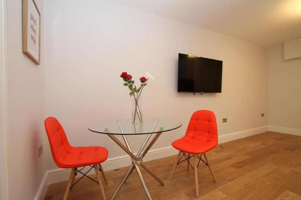 Lovely One Bed Apartment-Near All Transport-Village-Freeparking London Kültér fotó